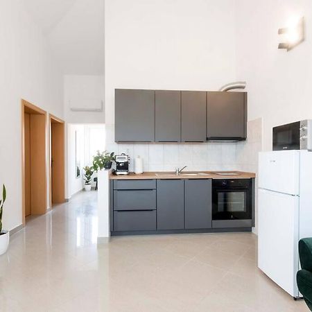 Cozy Apartment With Private Parking Medulin Exterior photo